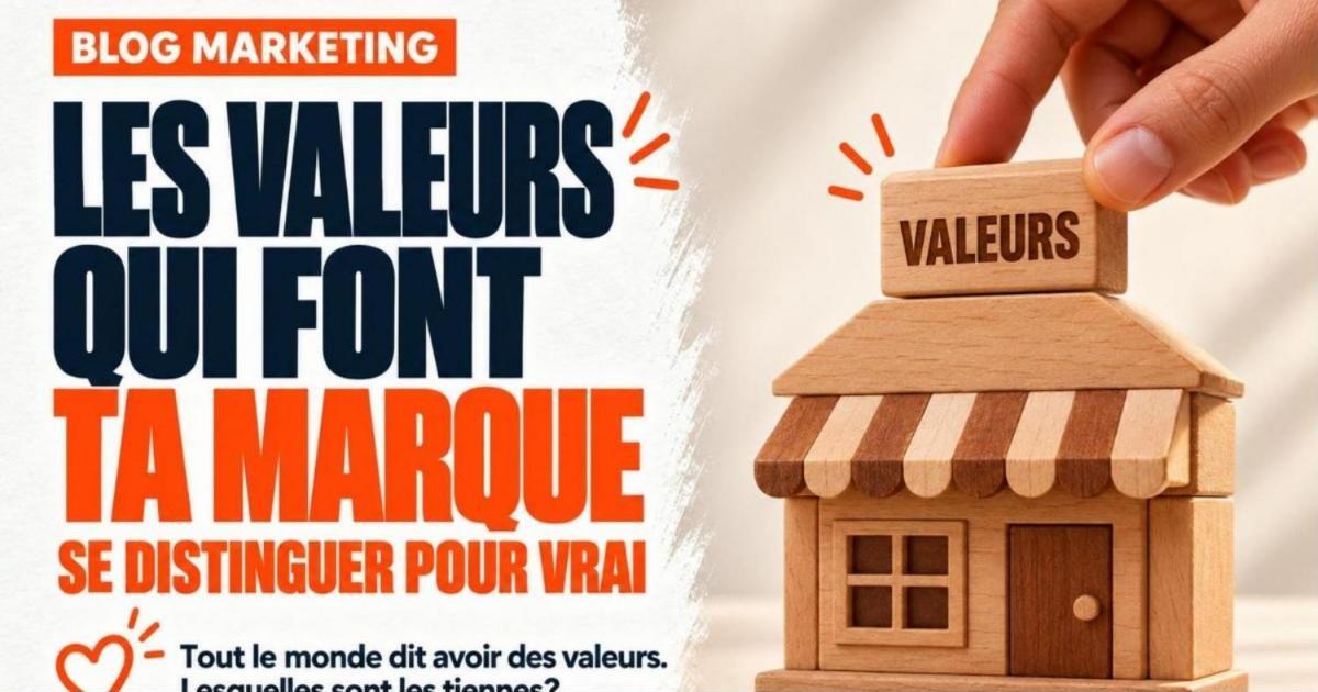 Main qui place une pièce de bois gravée Valeurs au sommet d'une boutique miniature en blocs de bois. Quelles valeurs donner à sa marque